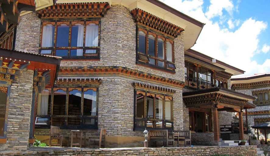 Exterior & Views