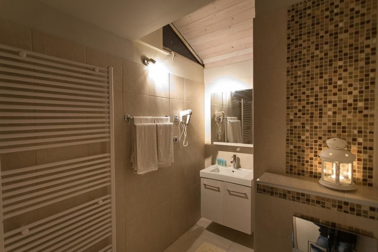 Bathroom 4, Hotel Zefyros, Central Macedonia