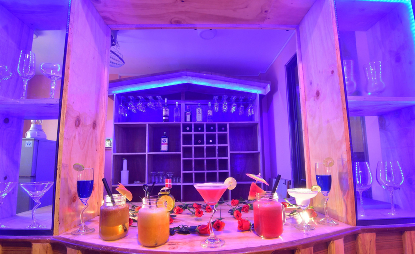 Food & Drinks