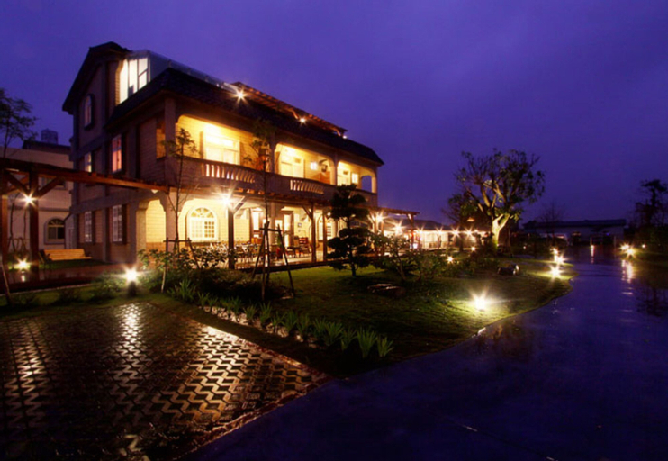 Exterior & Views