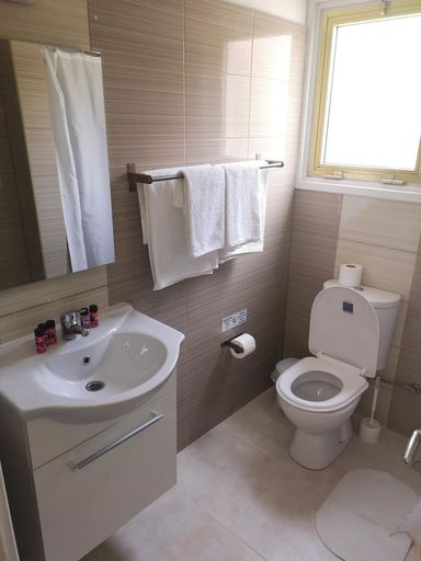Bathroom 3, Marianna Annex