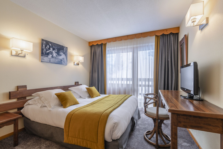 Bedroom 2, Hotel Les Arolles, Savoie