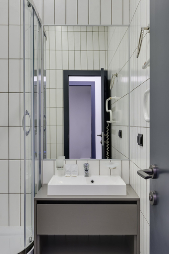 Bathroom 2, Centrooms Kropivnizkogo, Shevchenkivs'kyi