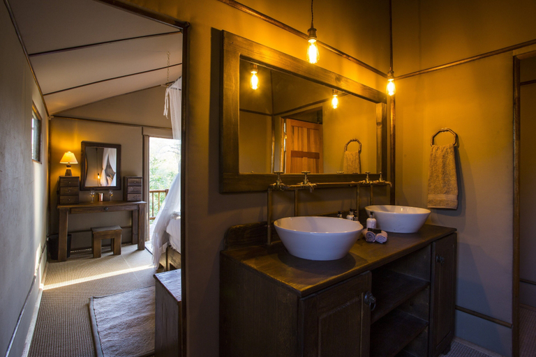 Bathroom 5, Vuyani River Lodge, Mopani