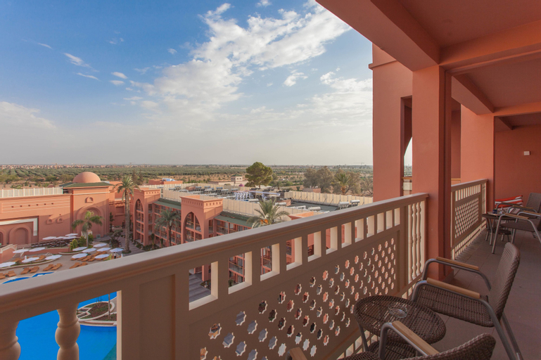 Exterior & Views 9