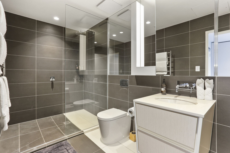 Bathroom 4, Lovely and warm one bedroom in the CBD, Waitakere