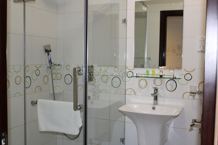 Bathroom 3, Voyager Inn Hotel, Palapye