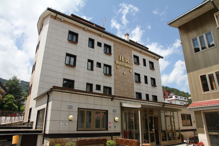 Exterior & Views