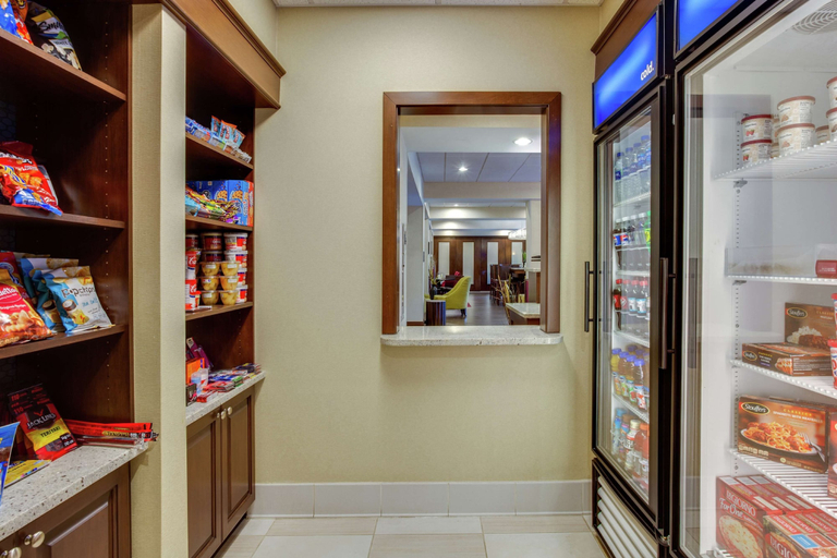 Food & Drinks 5, Hampton Inn Ozark, Dale