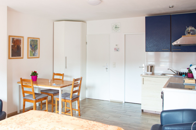 Others 5, Apartment11 Thüringer, Köln