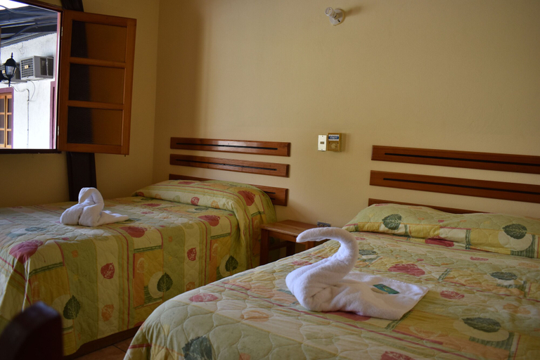 Bedroom 2, Hotel Patio Grande, Flores
