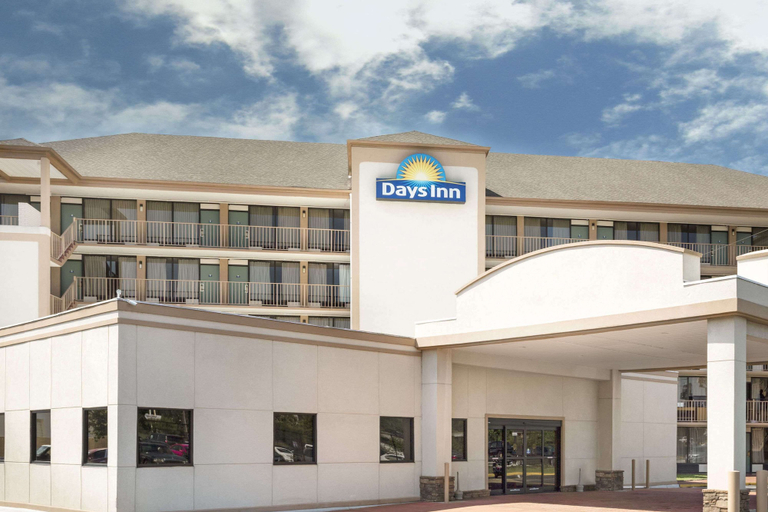 Exterior & Views 2, Days Inn by Wyndham Columbus-North Fort Moore, Muscogee
