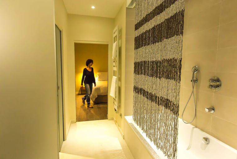 Bathroom 5, Eden Lodge Paris, Paris