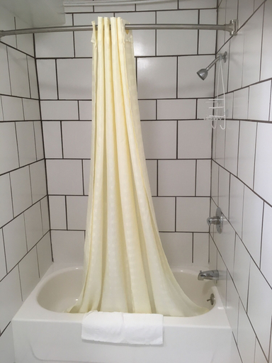 Bathroom 4, Kansan Motel, Seward