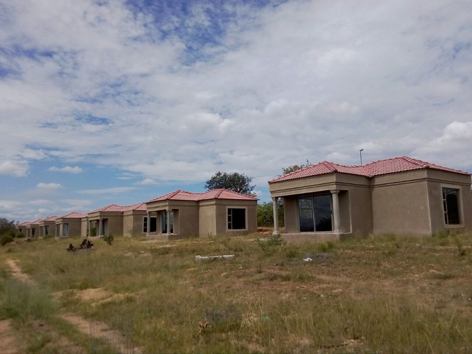 Exterior & Views 3, Hlakula Lake Resort, Mopani
