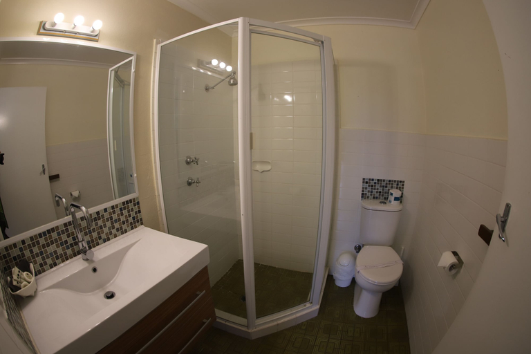 Bathroom 4, Sleepy Hill Motor Inn, Port Stephens