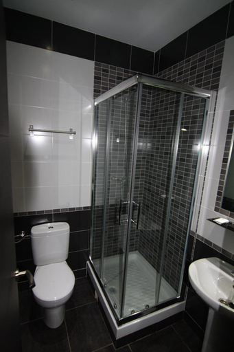 Bathroom 5, Hostal MH Fuencarral, Madrid