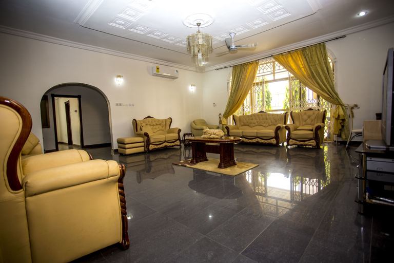 Others 5, 5 Bed- 10 Sleeper Luxury Villa, Tema