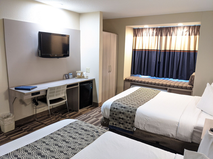Bedroom 4, Microtel Inn by Wyndham Georgetown, Scott