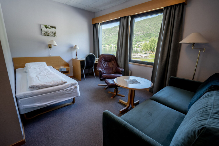 Bedroom 3, Innvik Fjordhotel - Misjonheimen, Stryn