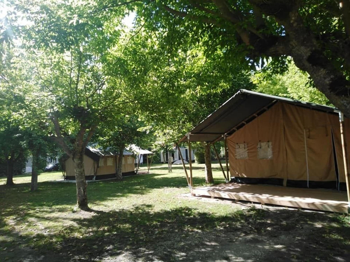 Others 4, Camping Aubeterre-Sur-Dronne, Charente