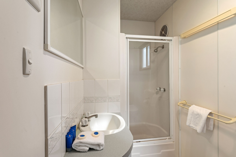 Bathroom 5, Discovery Parks - Maidens Inn, Murray