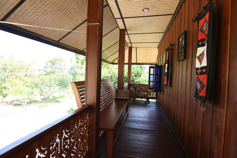Exterior & Views 18