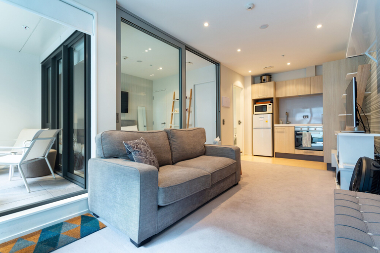Others 4, Toodle's Pristine inner-city nest with carpark, Waitakere