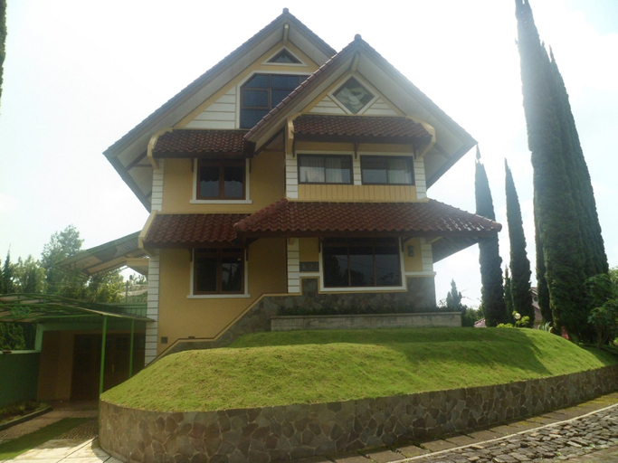 Exterior & Views 2, Villa Private Puncak, Cianjur