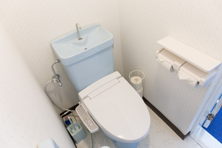 Bathroom 4, stay PIKO, Kita