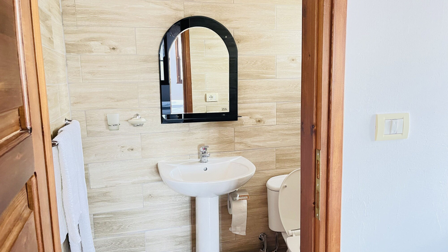 Bathroom 4, Denis Guest House, Gjirokastrës