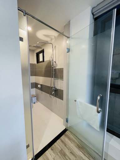 Bathroom 4, The Light Hotel, Hạ Long
