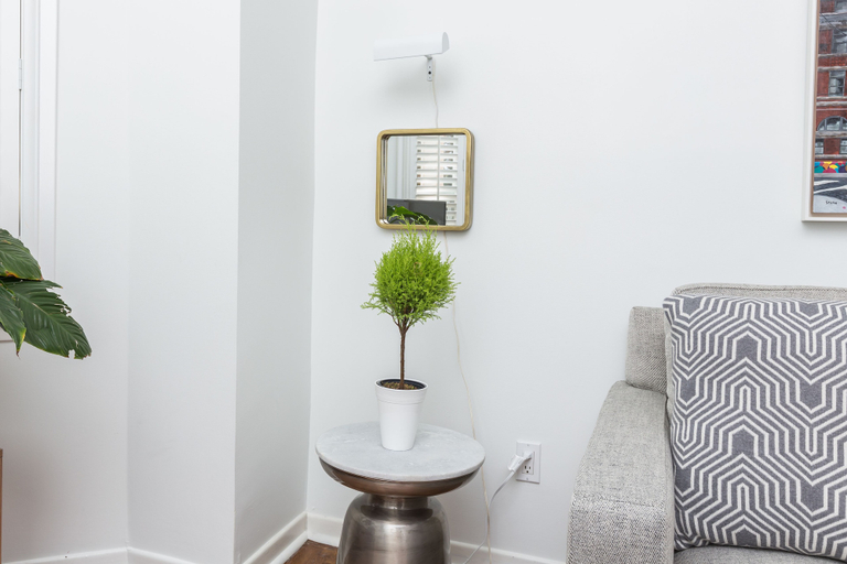 Others 5, Applewood Suites - Queen West, Toronto