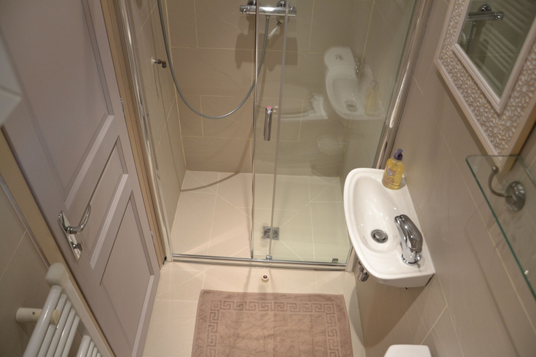 Bathroom, Domaine Le Mathi, Lot-et-Garonne
