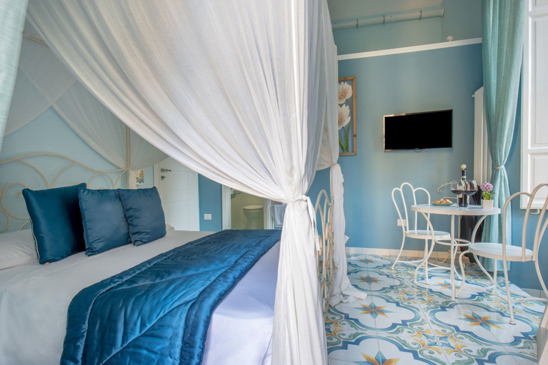 Bedroom 2, Regina Elena, Napoli