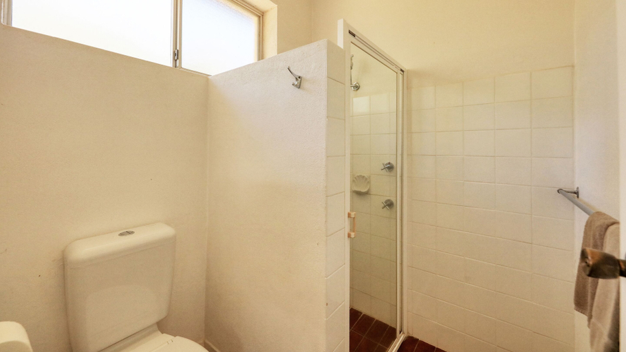 Bathroom 4, Bishops Lodge Narrandera, Narrandera