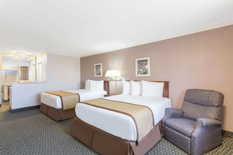 Bedroom 3, Days Inn by Wyndham Indio, Riverside