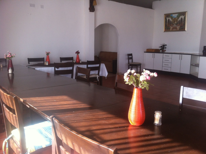 Food & Drinks, Rakops River Lodge, Lethlakane
