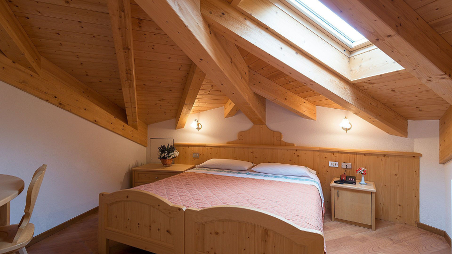 Bedroom 5, Lake & Nature Hotel Gloria, Trento