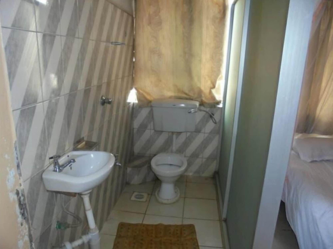Bathroom 2, Hotel Jaffers Nairobi, Starehe