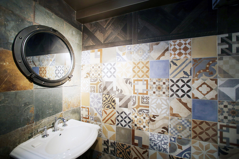 Bathroom 5, Cavalier Hotel South Beach, Miami-Dade