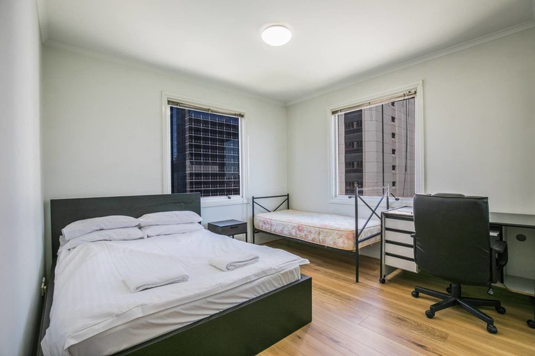 Bedroom 3, 3 Bedrooms 2 Car Parks Carlton Garden Opposite, Melbourne