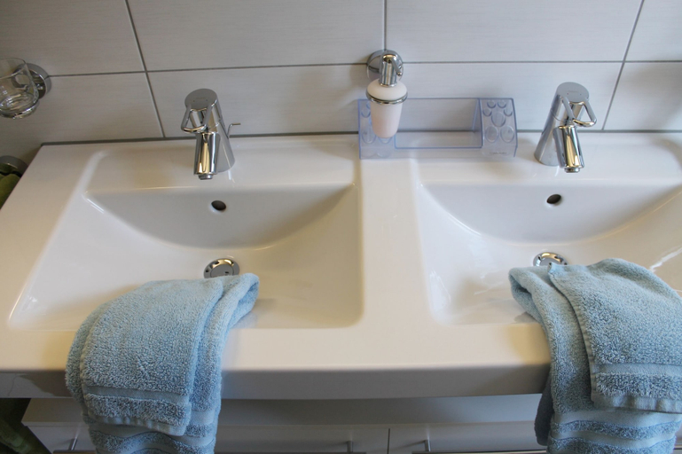 Bathroom 4, Hotel Goldener Schlüssel, Uri