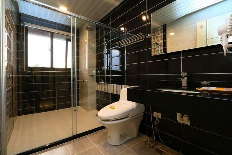 Bathroom 3, Love Back, Hualien