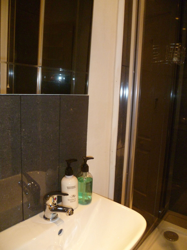Bathroom 3, Aberllynfi Riverside Guesthouse, Powys