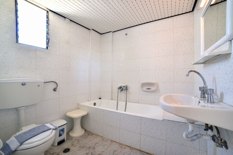 Bathroom 4, Nereides Hotel, Crete