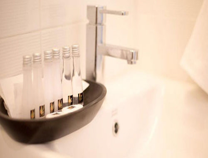Bathroom, Baitong Hotel, Tarchilaik