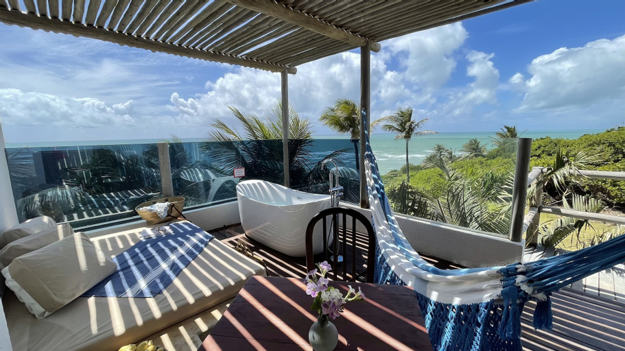 Exterior & Views 4