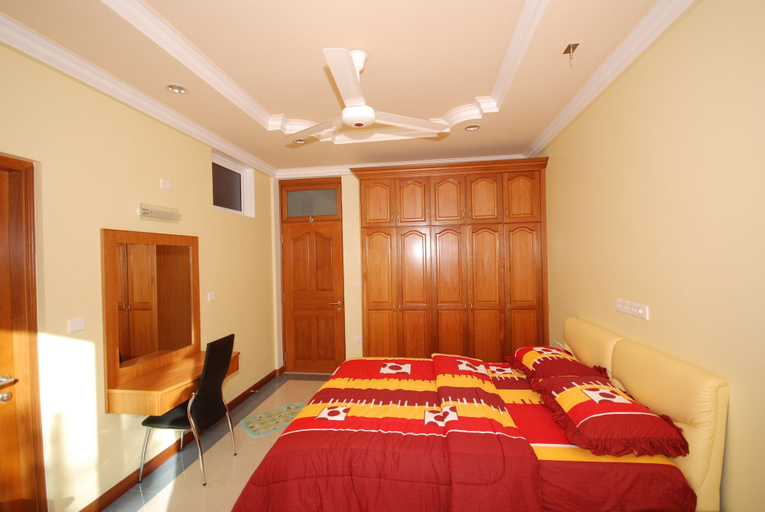 Bedroom 2, Crystal Retreat