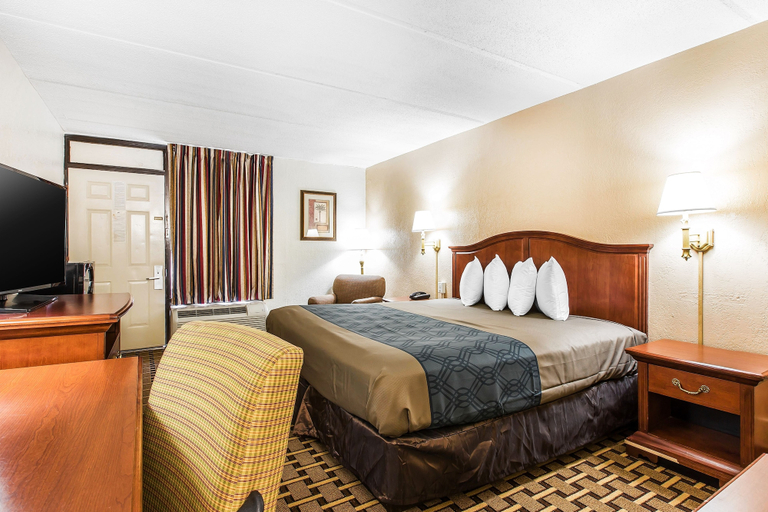 Bedroom 3, Econo Lodge Savannah Midtown, Chatham